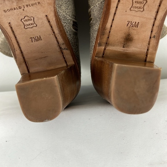 Donald J Pliner Leather Gold and Silvery Peep Toe Shoes - Picture 9 of 10